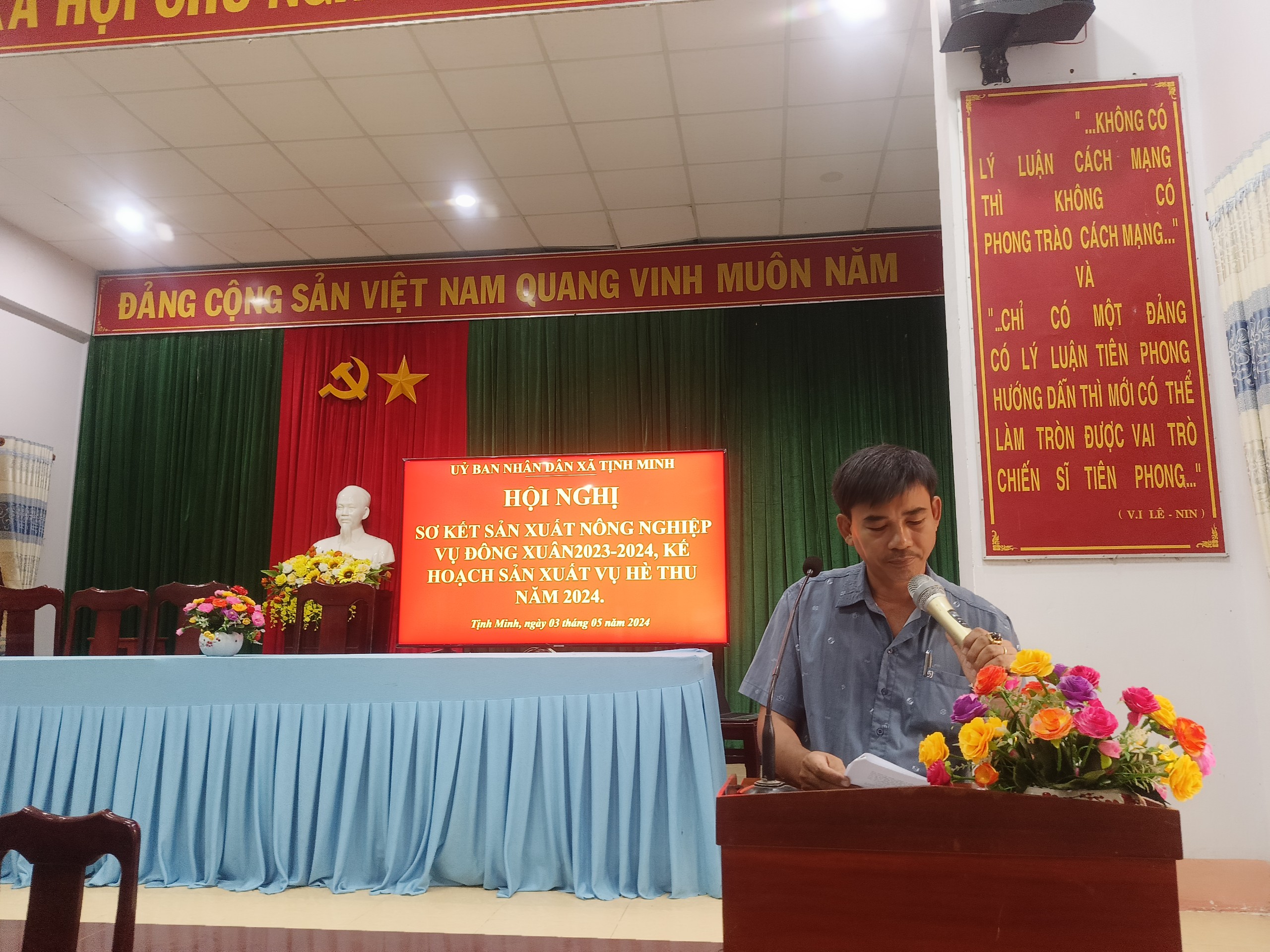 Đồng chí Từ Tiến Tài - PCT UBND xã -Trưởng BCĐ sản xuất nông nghiệp xã Tịnh Minh đã thông qua Dự thảo Báo cáo kết quả SXNN vụ Đông Xuân năm 2023 - 2024