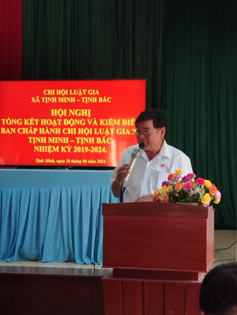 Luật gia Lương Văn Trị - Chi hội trưởng chi hội Luật gia huyện Sơn Tịnh phát biểu khai mạc hội nghị