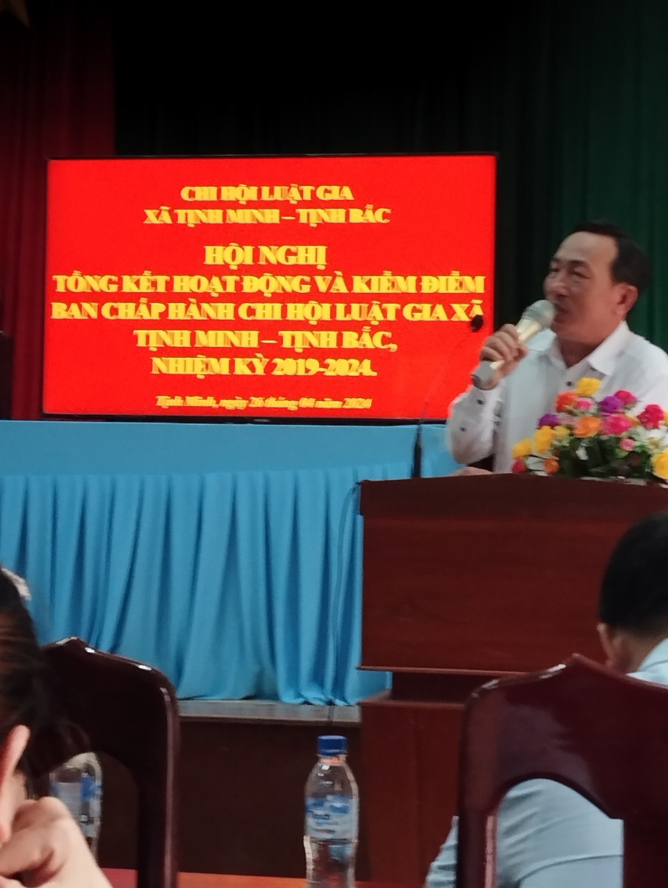 Luật gia Võ Tấn Hồng - Phó Chủ tịch Hội Luật gia huyện Sơn Tịnh phát biểu tại hội nghị