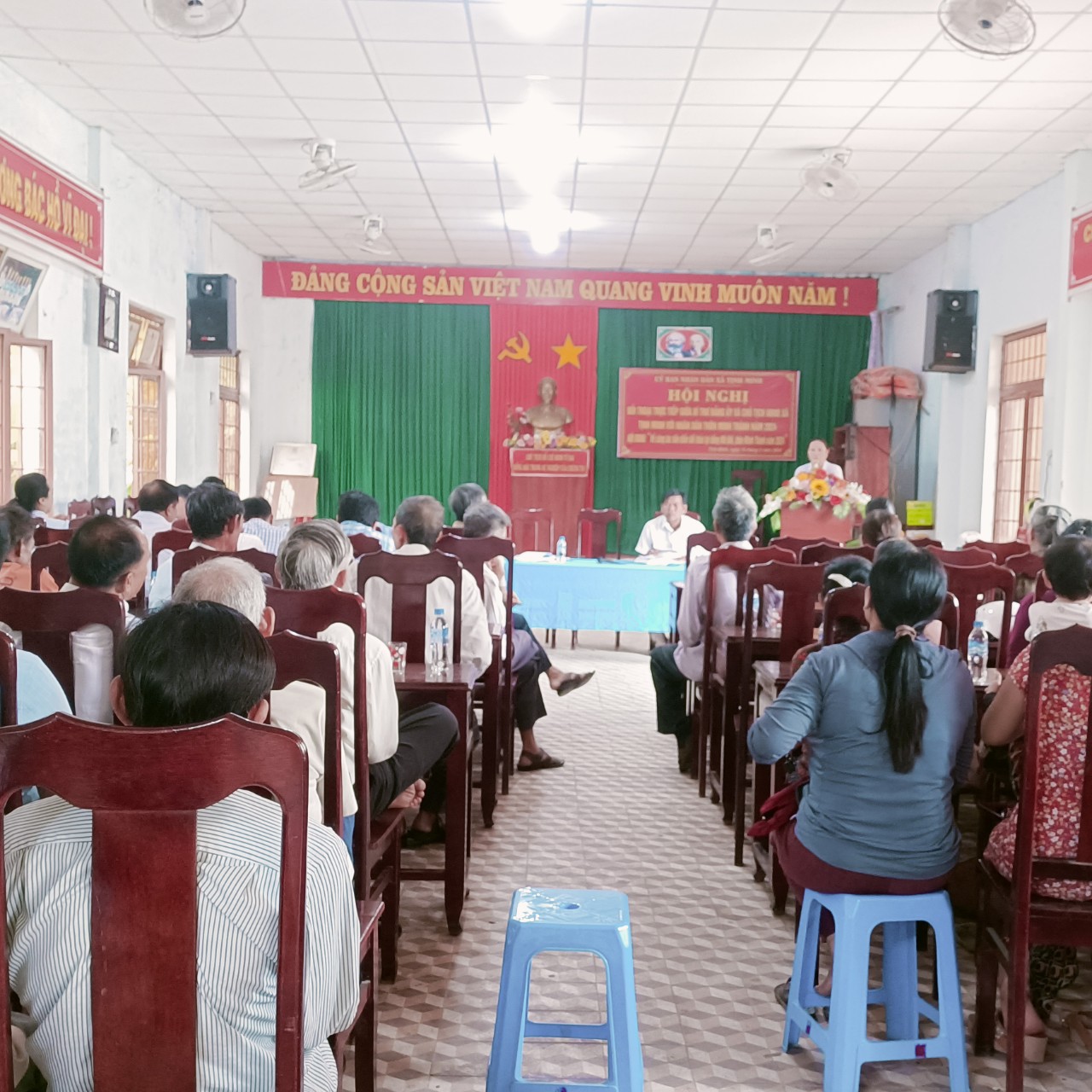 Hội nghị đối thoại trực tiếp giữa Chủ tịch UBND xã với Nhân dân thôn Minh Thành